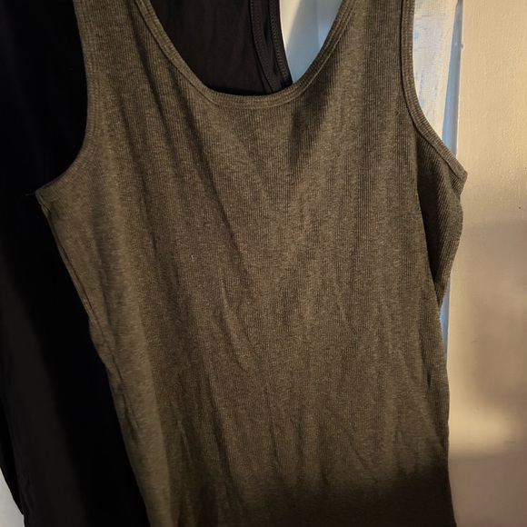 Denver Hayes xl grey top- black xl Life is Good Tank Tops - new or like new - Picture 2 of 10